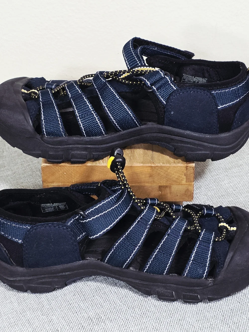 Keen Newport H2 Kids Sandals Sz 5 Navy Yellow